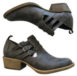 NWOT Coconuts by Matisse Winston Gray Booties